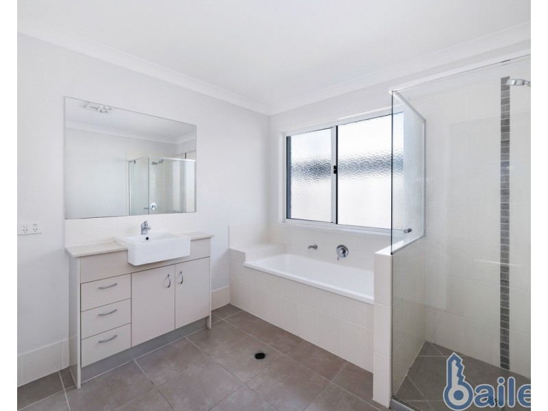 28 Phoenix Crescent, Rural View QLD 4740