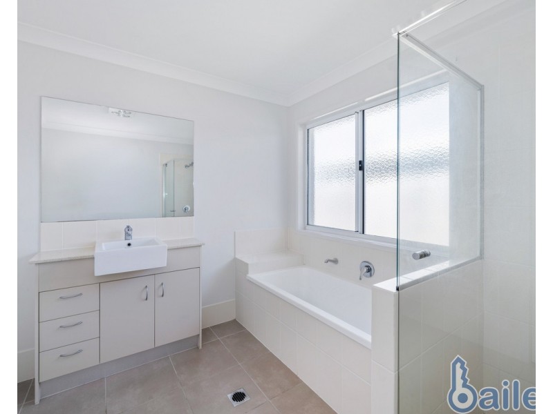 28 Phoenix Crescent, Rural View QLD 4740