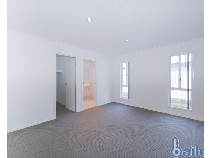28 Phoenix Crescent, Rural View QLD 4740