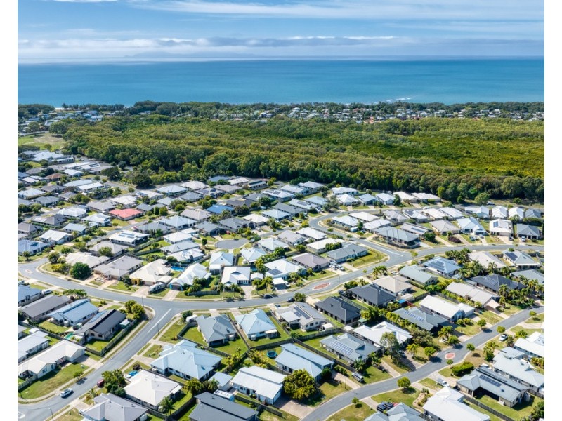 50 Whitehaven Drive, Blacks Beach QLD 4740