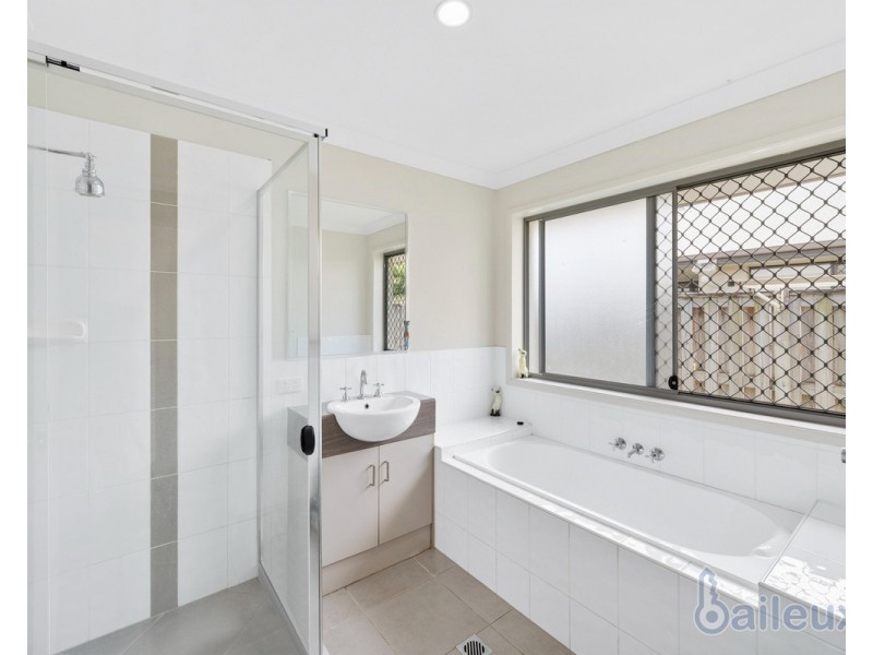 27 Trinity Parade, Blacks Beach QLD 4740