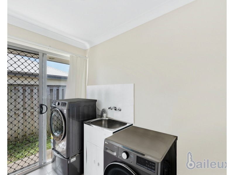 27 Trinity Parade, Blacks Beach QLD 4740