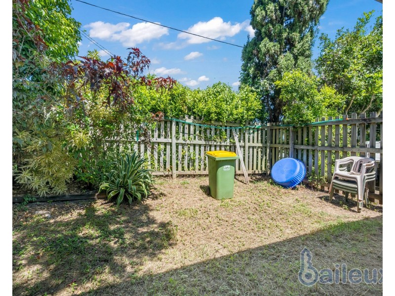 11 Place Avenue, Sarina QLD 4737