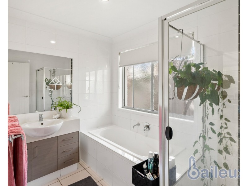 11 Place Avenue, Sarina QLD 4737