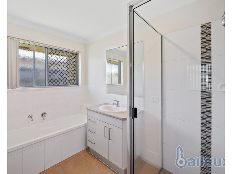 2 Highcrest Court, Bucasia QLD 4750