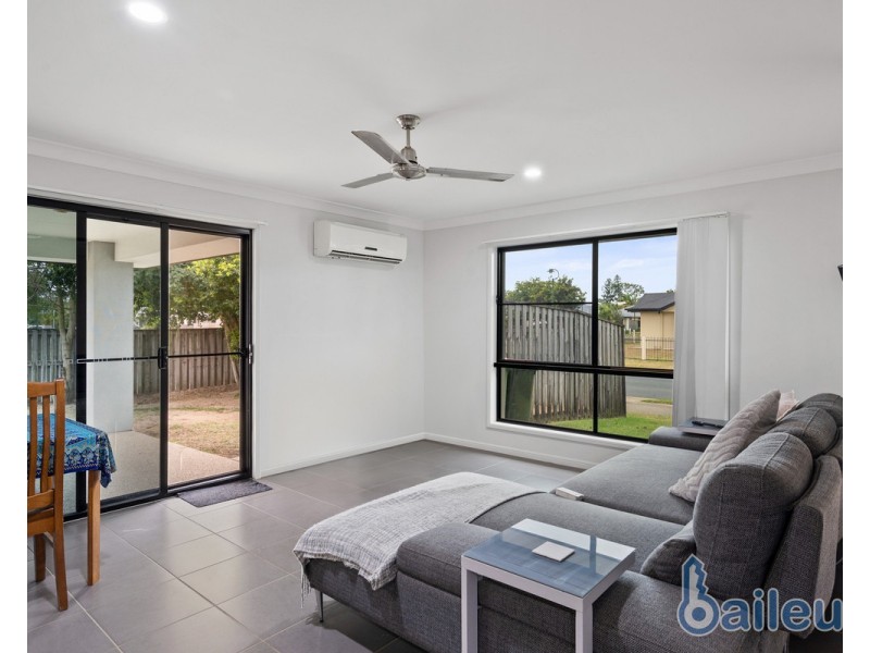 1/2 Whitehaven Drive, Blacks Beach QLD 4740
