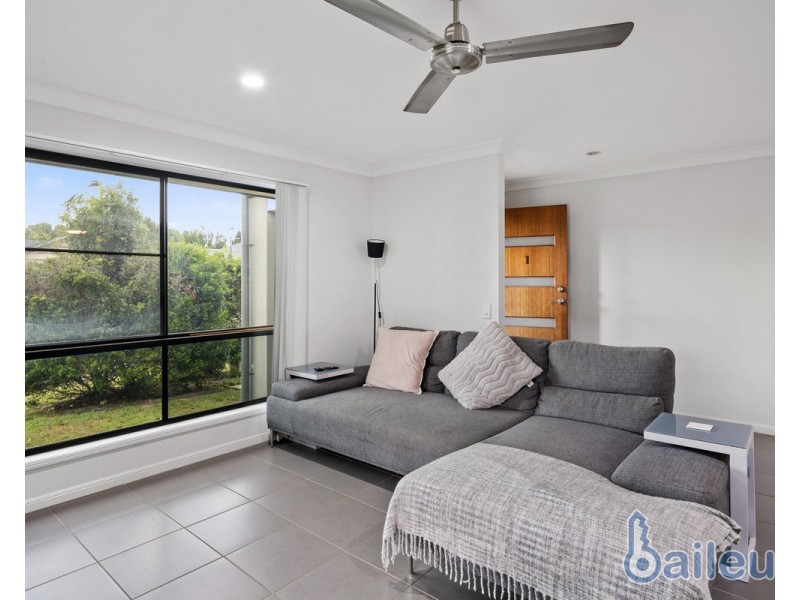 1/2 Whitehaven Drive, Blacks Beach QLD 4740