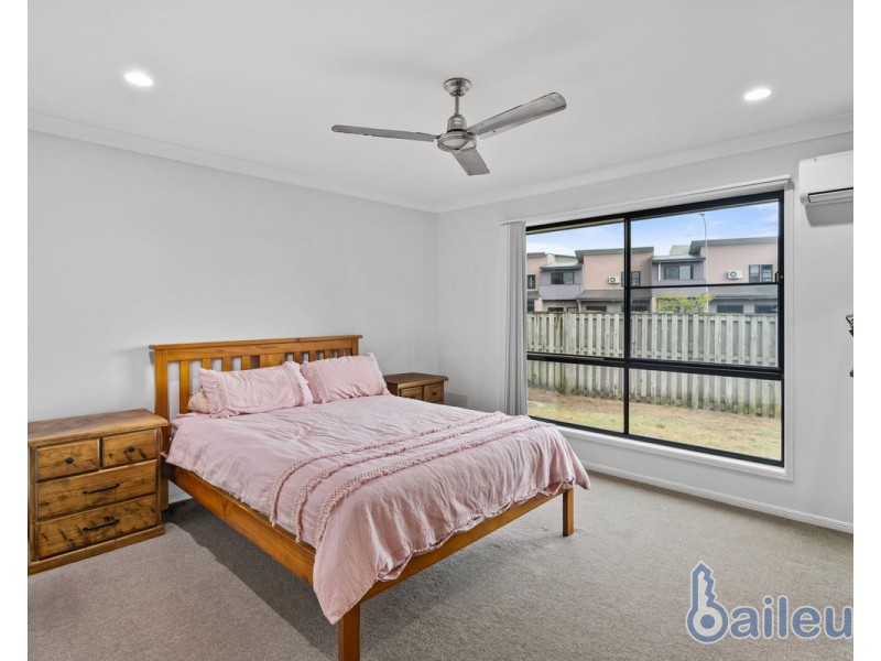 1/2 Whitehaven Drive, Blacks Beach QLD 4740
