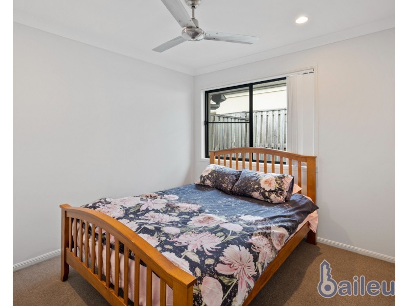 1/2 Whitehaven Drive, Blacks Beach QLD 4740