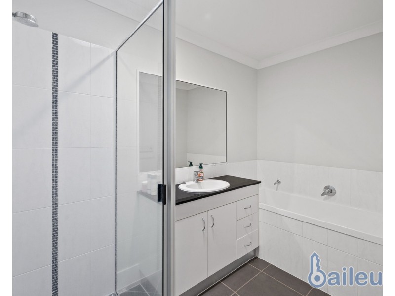 1/2 Whitehaven Drive, Blacks Beach QLD 4740