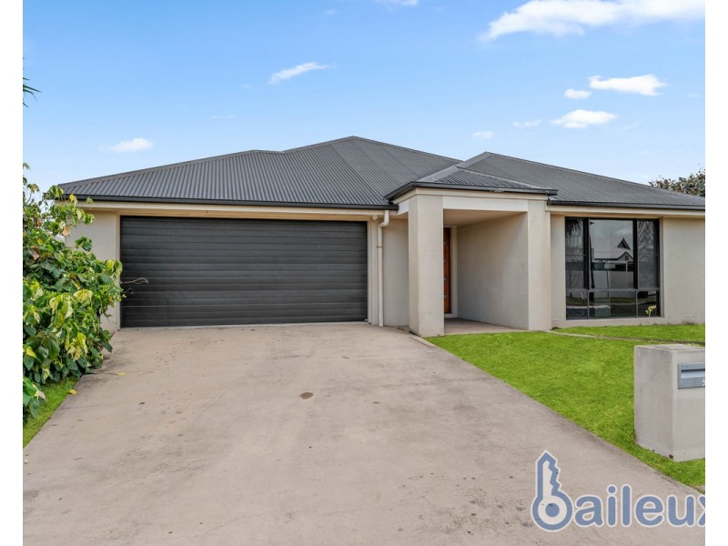 52 Whitehaven Drive, Blacks Beach QLD 4740