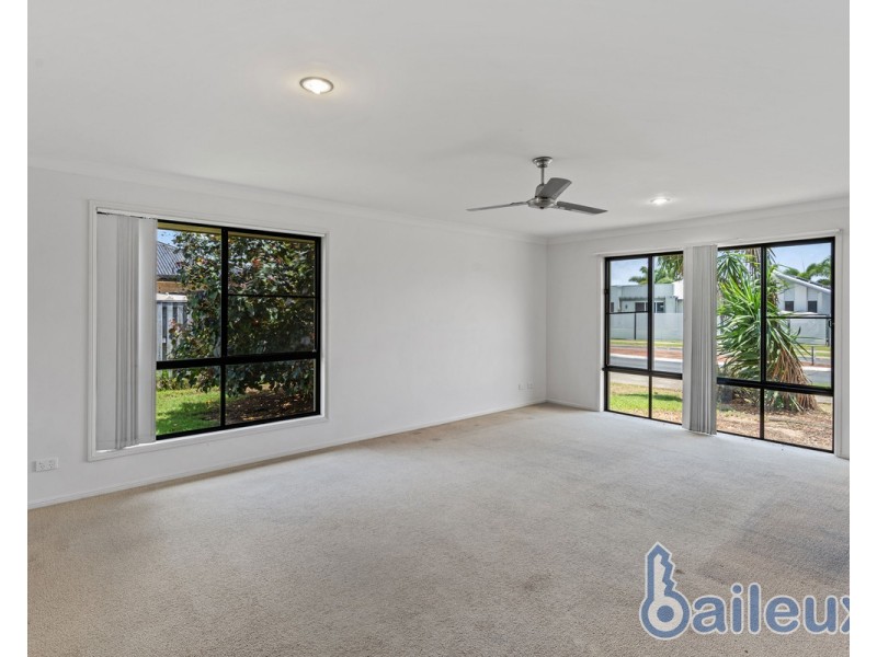 52 Whitehaven Drive, Blacks Beach QLD 4740