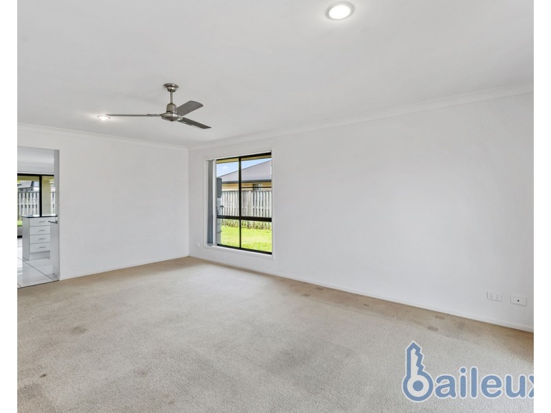 52 Whitehaven Drive, Blacks Beach QLD 4740