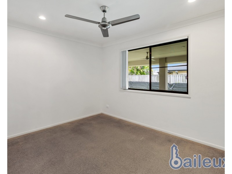 52 Whitehaven Drive, Blacks Beach QLD 4740