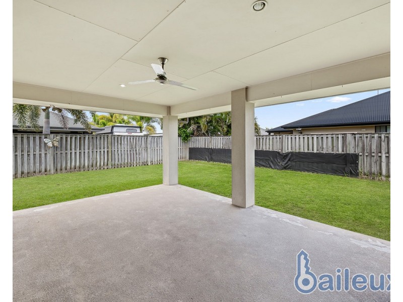 52 Whitehaven Drive, Blacks Beach QLD 4740