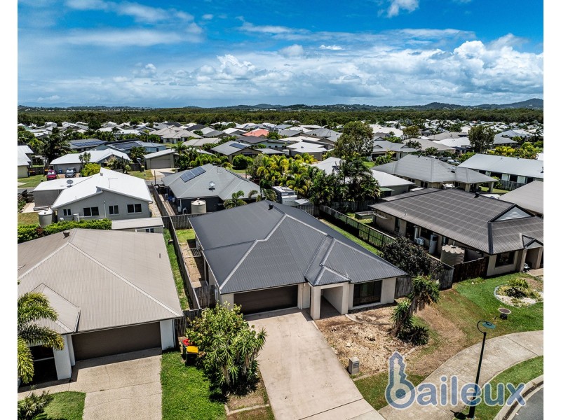52 Whitehaven Drive, Blacks Beach QLD 4740