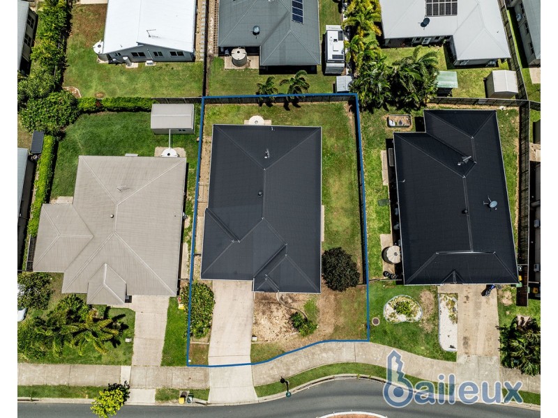 52 Whitehaven Drive, Blacks Beach QLD 4740