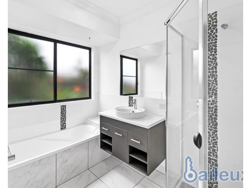 15 Elgans Parade, Rural View QLD 4740