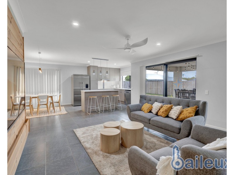 4 Highcrest Court, Bucasia QLD 4750