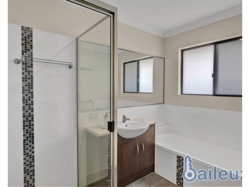 4 Highcrest Court, Bucasia QLD 4750