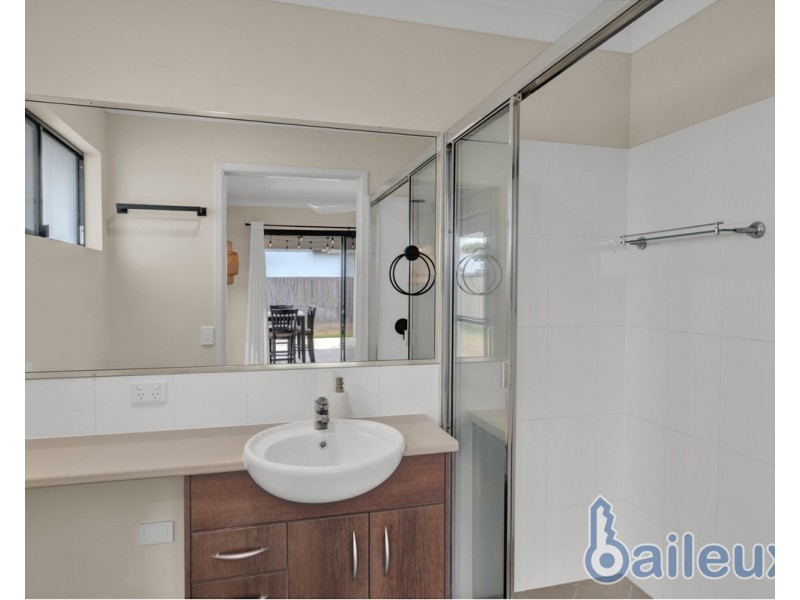 4 Highcrest Court, Bucasia QLD 4750