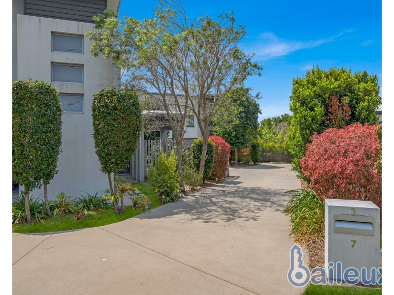 2/7 Webb Court, Rural View QLD 4740