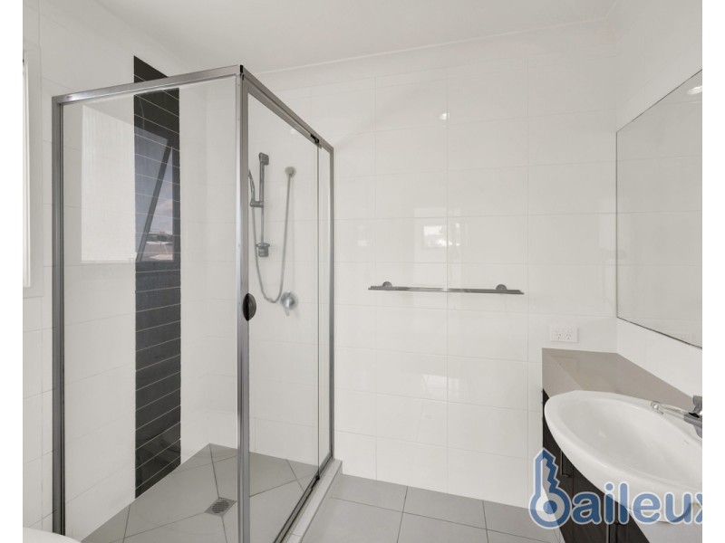 2/7 Webb Court, Rural View QLD 4740