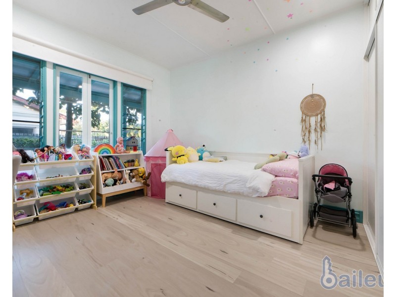 6 Sandpiper Court, Slade Point QLD 4740