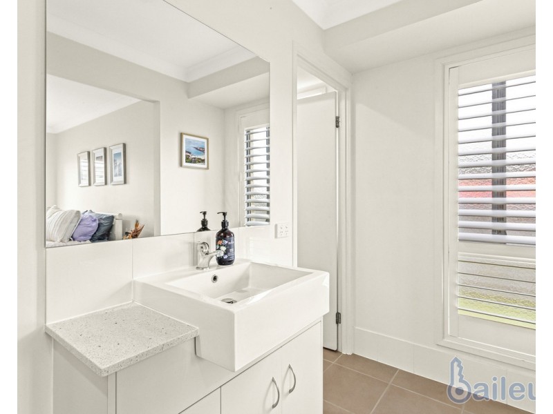 18 Burge Court, Glenella QLD 4740