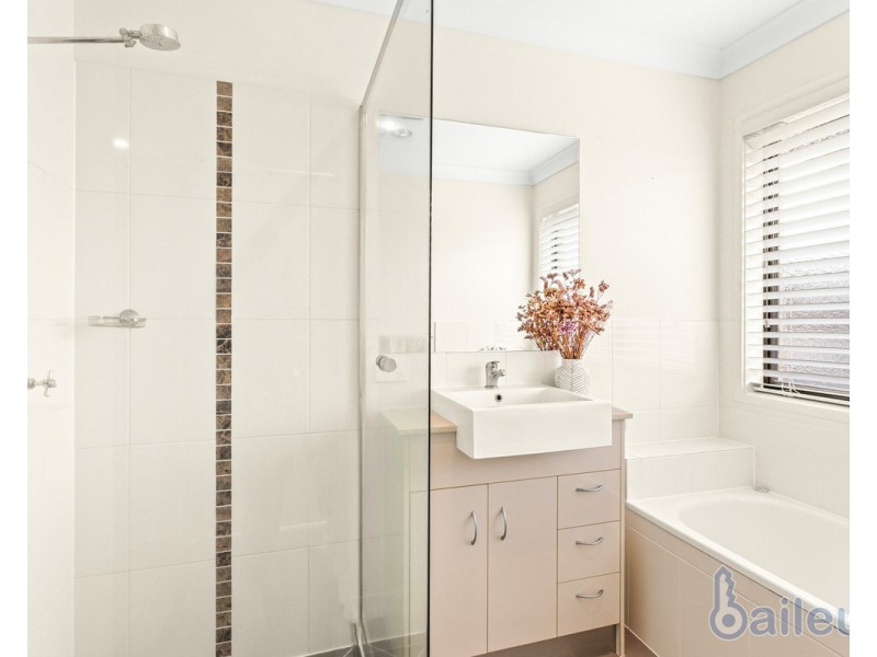 18 Burge Court, Glenella QLD 4740