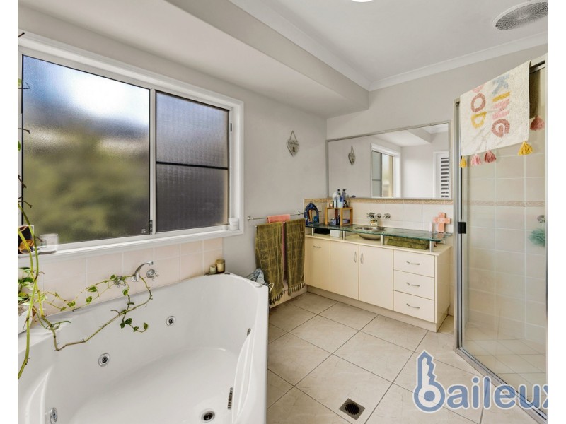 31 Victor Avenue, Glenella QLD 4740