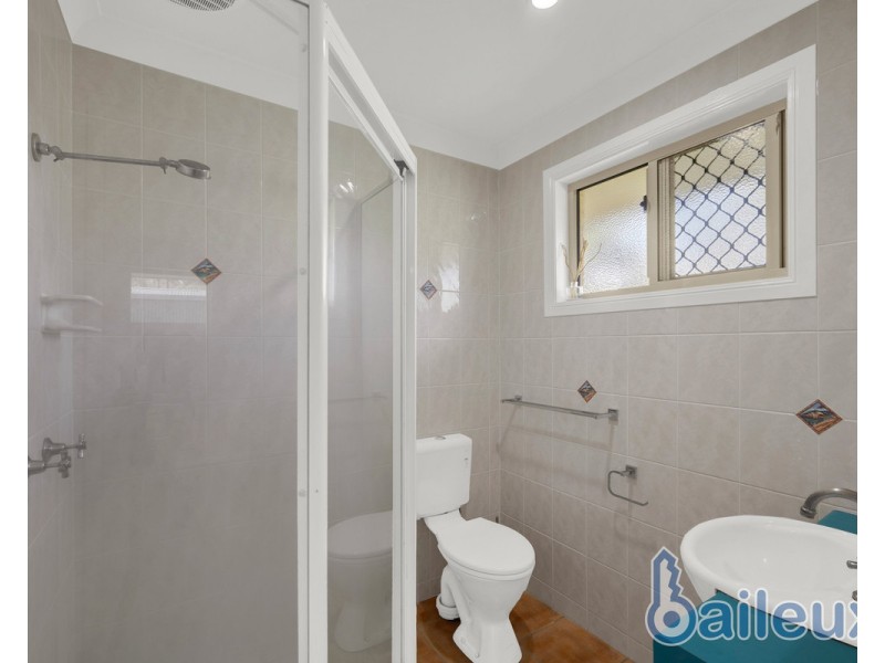 28 Freeman Avenue, Slade Point QLD 4740