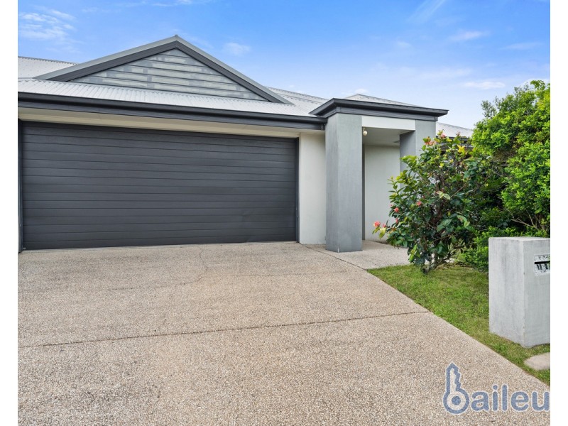 1/2 Whitehaven Drive, Blacks Beach QLD 4740