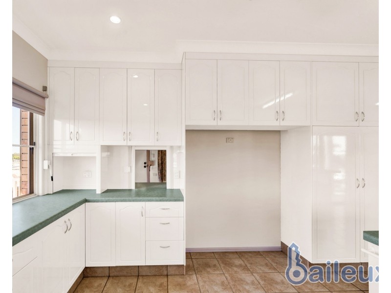 15 Dumfries Court, Beaconsfield QLD 4740