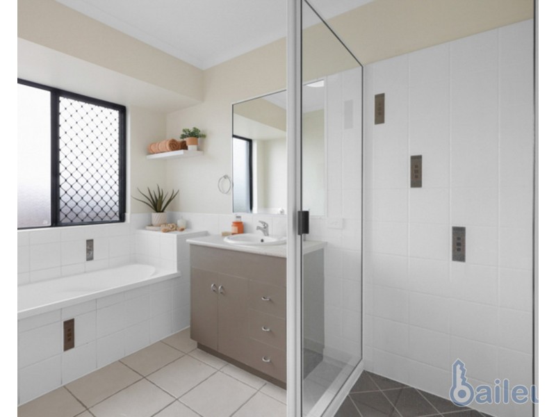 18 Mulcahy Crescent, Eimeo QLD 4740