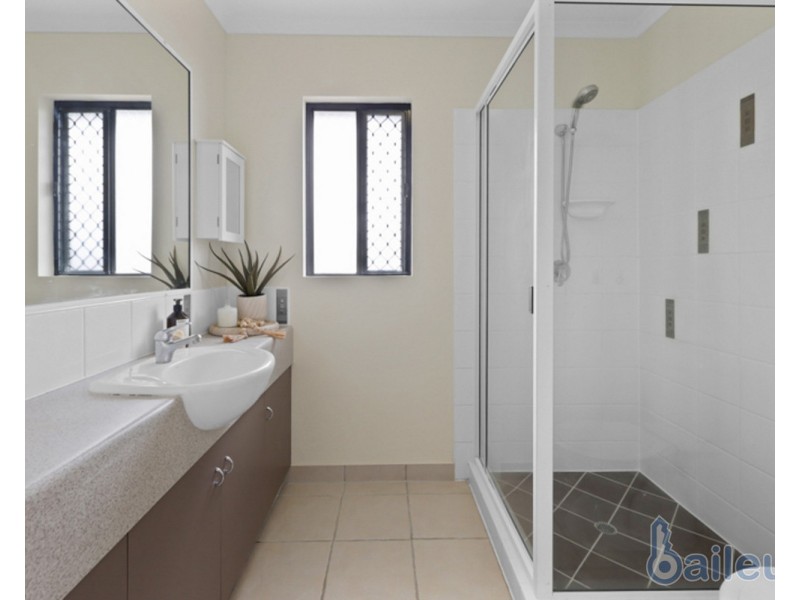 18 Mulcahy Crescent, Eimeo QLD 4740