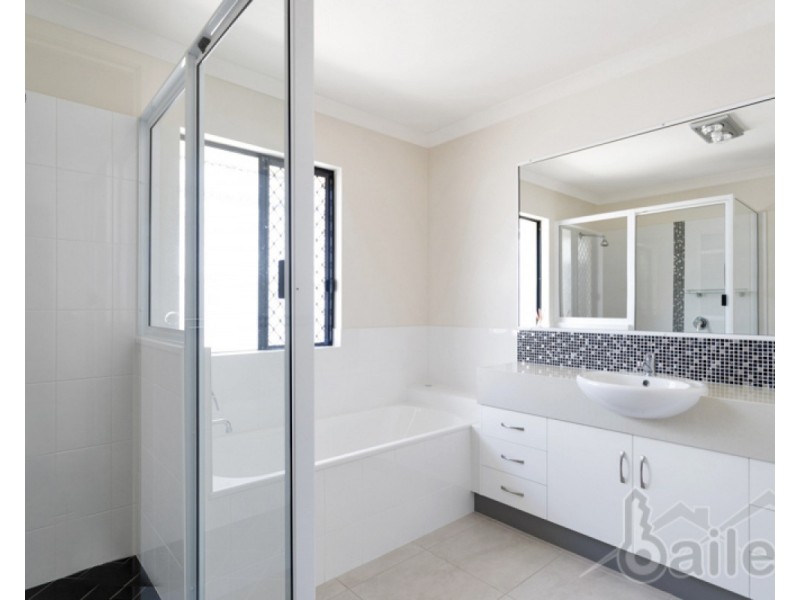 3 Bensara Drive, Beaconsfield QLD 4740