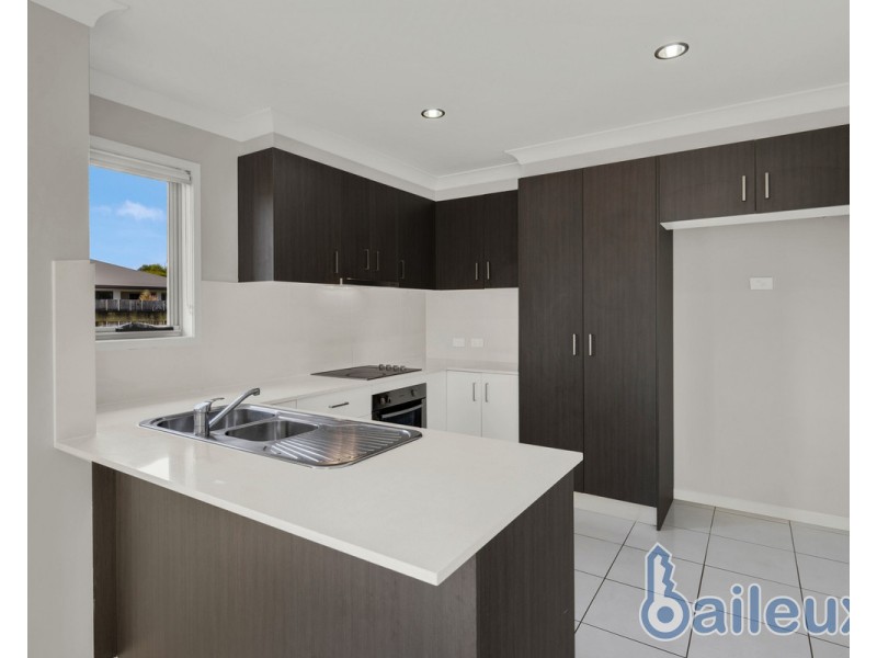 2/7 Webb Court, Rural View QLD 4740