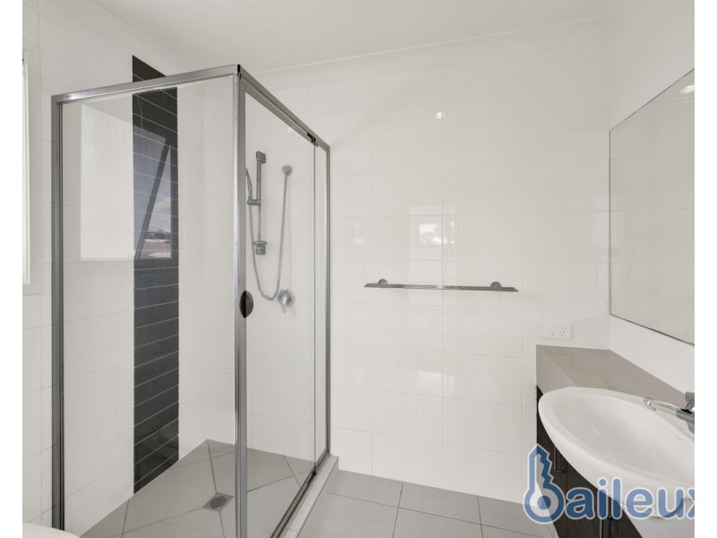 2/7 Webb Court, Rural View QLD 4740