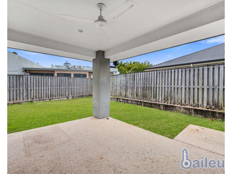 2/2 Whitehaven Drive, Blacks Beach QLD 4740