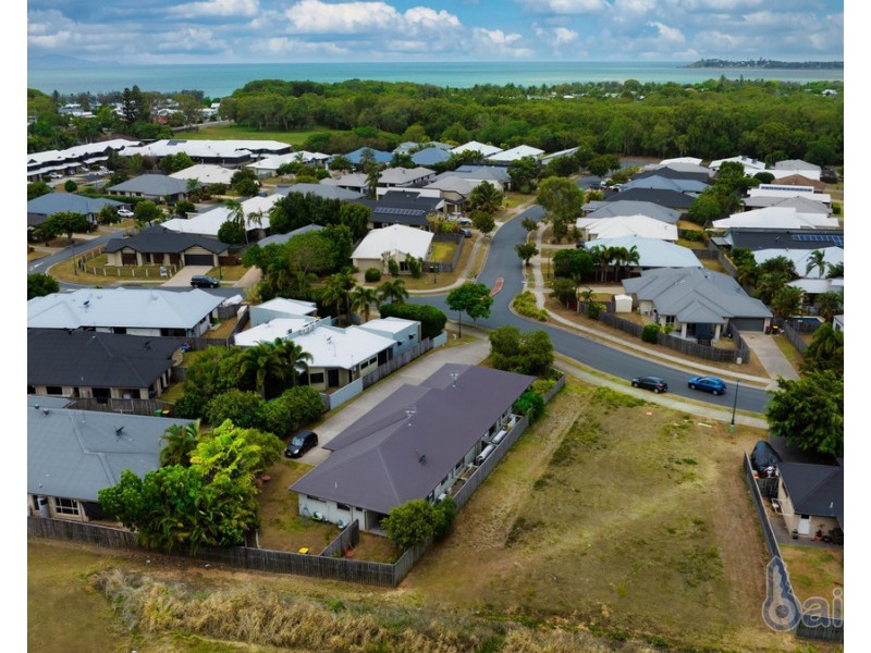 1/10 Whitehaven Drive, Blacks Beach QLD 4740