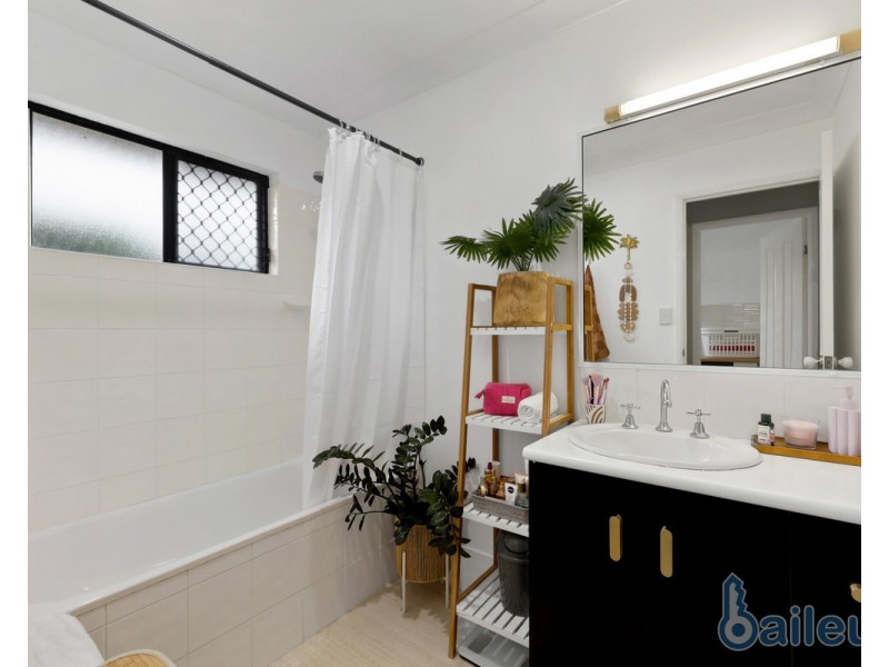 17 Marine Parade, Bucasia QLD 4750