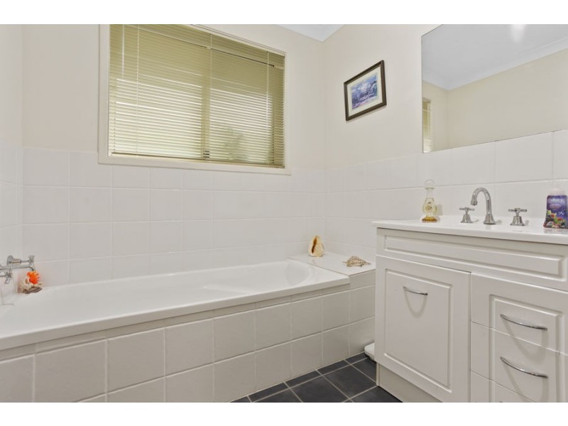 25b Gibson Pl, Batehaven NSW 2536
