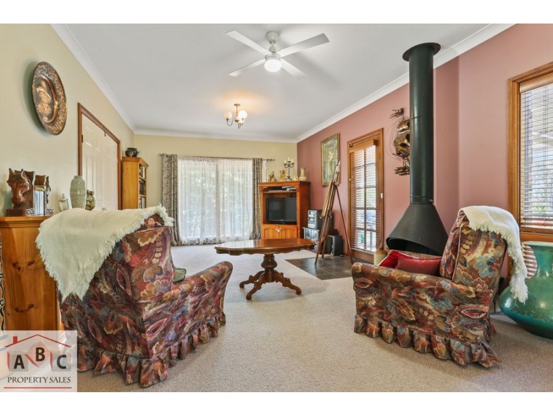 2 Kauzal Cres, Surf Beach NSW 2536