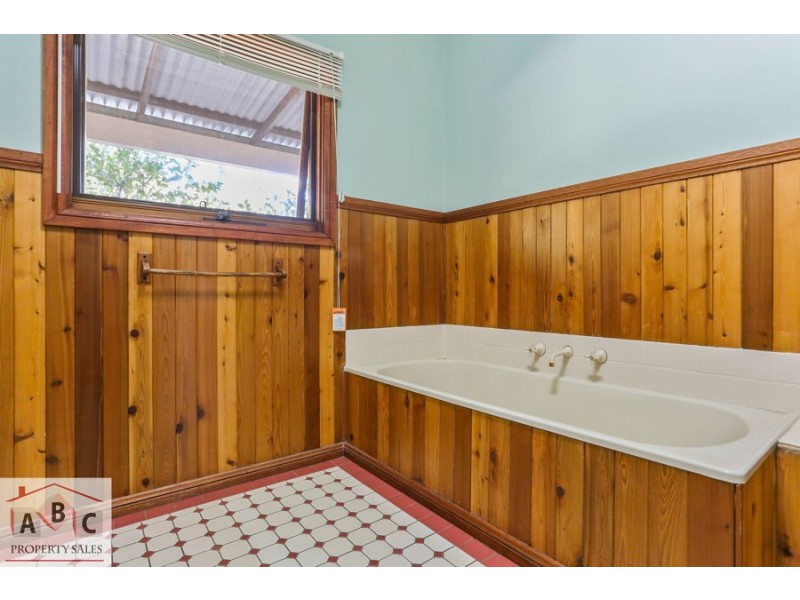 2 Kauzal Cres, Surf Beach NSW 2536