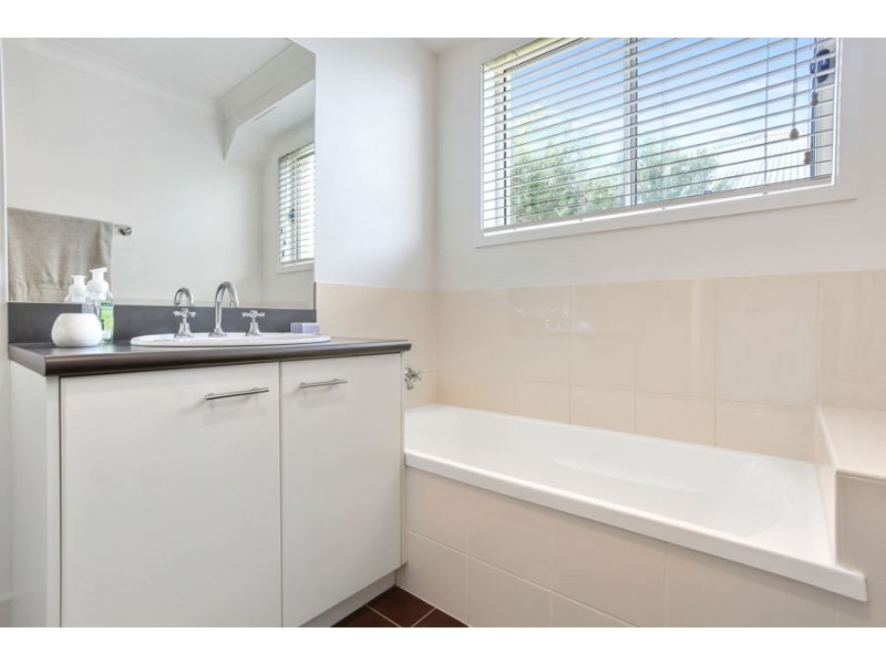 4 Bada La, Tomakin NSW 2537