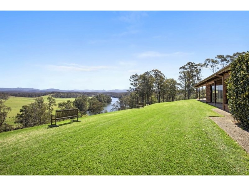 64 Yarragee Rd, Moruya NSW 2537