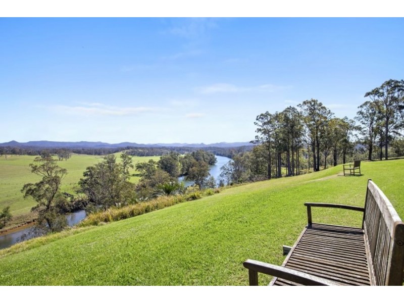 64 Yarragee Rd, Moruya NSW 2537