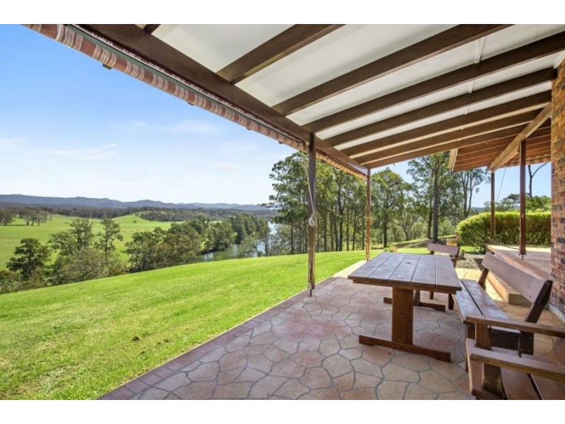 64 Yarragee Rd, Moruya NSW 2537
