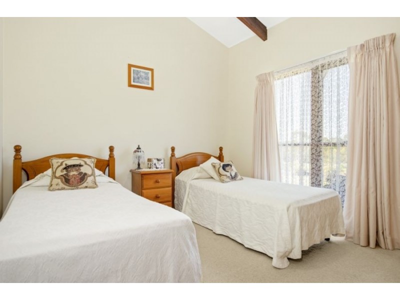 64 Yarragee Rd, Moruya NSW 2537